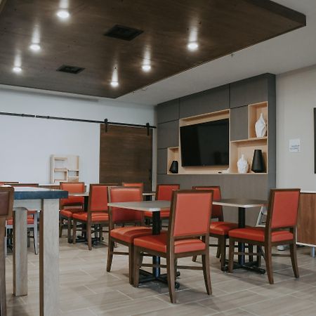 Holiday Inn Express Hotel & Suites Lincoln South By Ihg Экстерьер фото