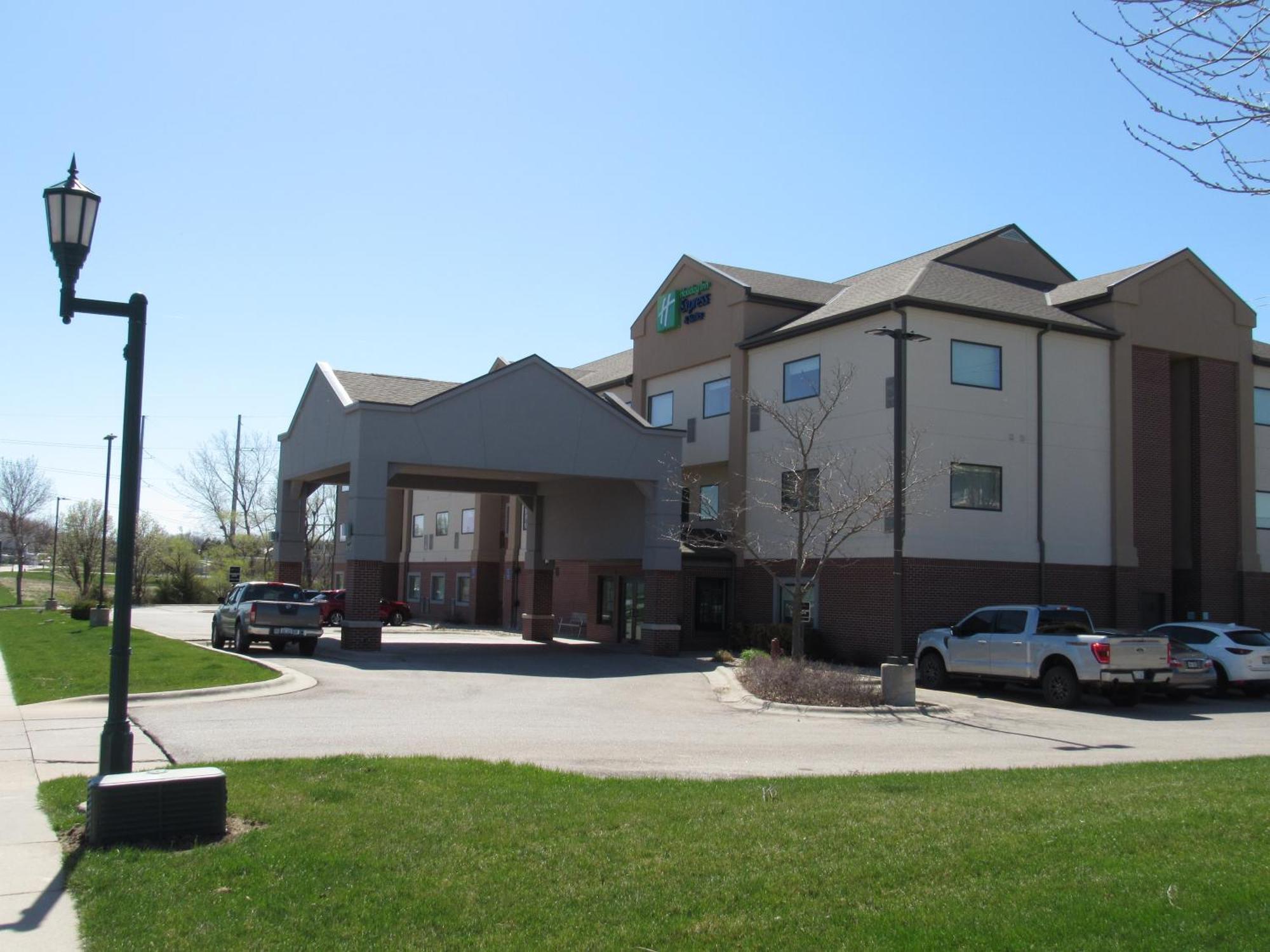 Holiday Inn Express Hotel & Suites Lincoln South By Ihg Экстерьер фото